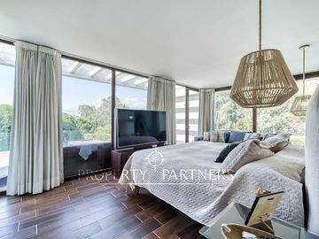 Moderna y excelentes terminaciones en condominio consolidado.