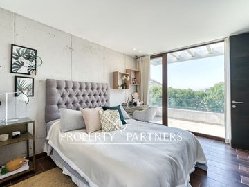 Moderna y excelentes terminaciones en condominio consolidado.