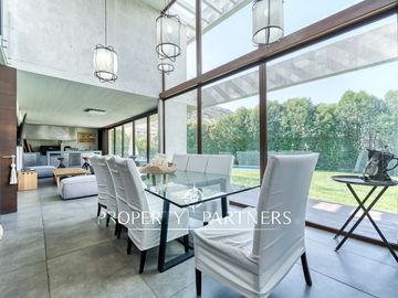 Moderna y excelentes terminaciones en condominio consolidado.