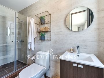 Moderna y excelentes terminaciones en condominio consolidado.