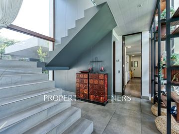 Moderna y excelentes terminaciones en condominio consolidado.