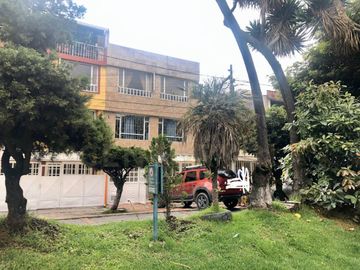 HERMOSA CASA EN VENTA BARRIO LOS MONJES