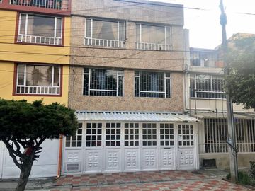 HERMOSA CASA EN VENTA BARRIO LOS MONJES