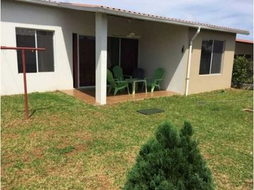 VENDO CASA,  EN LA ARBOLEDA 3R