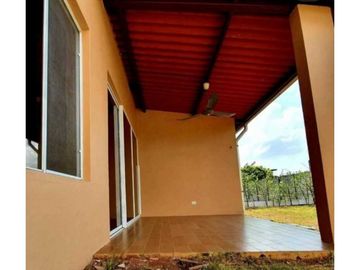VENDO CASA,  EN LA ARBOLEDA 3R