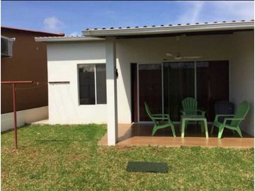 VENDO CASA,  EN LA ARBOLEDA 3R