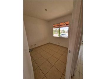 VENDO CASA,  EN LA ARBOLEDA 3R
