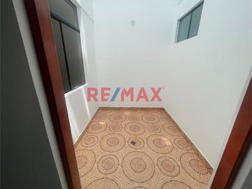 ✨ ¡Descubre la comodidad y estilo de vivir en Trujillo! ✨

🏢 Te presentamos un departamento flat exclusivo, situado en la tranquila zona de Las Casu
