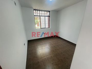 ✨ ¡Descubre la comodidad y estilo de vivir en Trujillo! ✨

🏢 Te presentamos un departamento flat exclusivo, situado en la tranquila zona de Las Casu