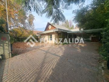 Casa en venta de 5 dorm. en La Reina