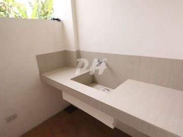 Moderm Townhouse for Sale in West Fairview near Commonwealth Avenue PH569