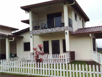 VENDO ALQUILO CASA ESTILO DUPLEX