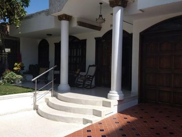 casa en arriendo/venta en la cumbre. Cod V101466