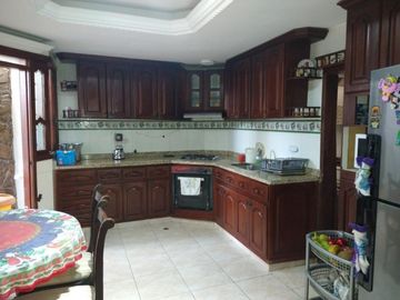 casa en arriendo/venta en la cumbre. Cod V101466