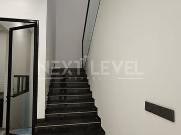 Dijual rumah di the mansion Pakuwon indah Surabaya barat