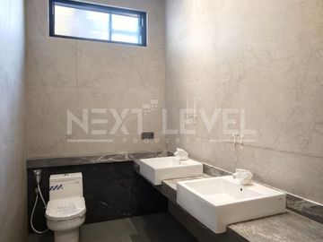 Dijual rumah di the mansion Pakuwon indah Surabaya barat