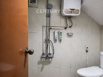 RUMAH CANTIK SHM 2 LANTAI DI DUREN SAWIT JAKTIM LT 114m²