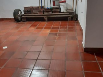 bodega en arriendo en aures. Cod A7319403