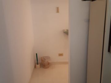 bodega en arriendo en aures. Cod A7319403