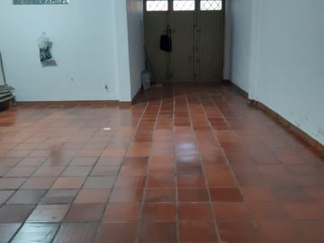 bodega en arriendo en aures. Cod A7319403