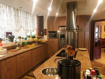 Venta Casa Urbanización Cerrada – Sector Embajada Americana