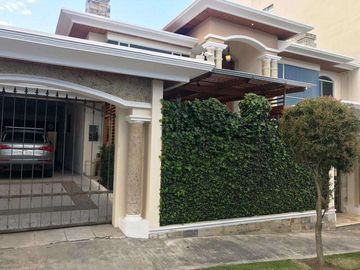 Venta Casa Urbanización Cerrada – Sector Embajada Americana