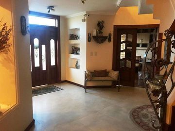 Venta Casa Urbanización Cerrada – Sector Embajada Americana