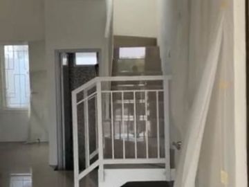 Modern minimalis.. Medokan sawah timur 750 jt negoo