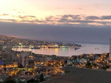 Se Vende Preciosa  Casa con Vista a la Bahía de Valparaíso.