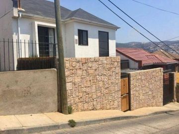 Se Vende Preciosa  Casa con Vista a la Bahía de Valparaíso.