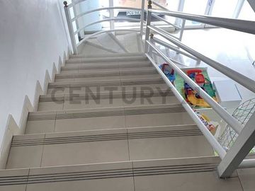 Vendo edificio sector Jipijapa oficinas y departamentos