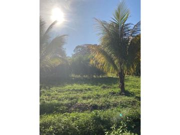 VENTA DE CASA + TERRENO BUEN CLIMA