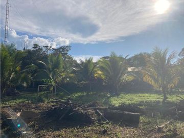 VENTA DE CASA + TERRENO BUEN CLIMA
