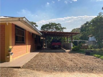 VENTA DE CASA + TERRENO BUEN CLIMA