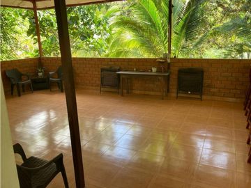 VENTA DE CASA + TERRENO BUEN CLIMA
