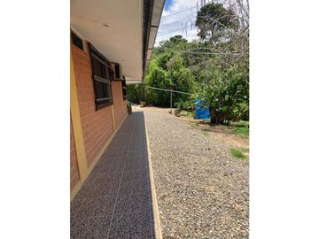 VENTA DE CASA + TERRENO BUEN CLIMA