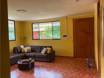 VENTA DE CASA + TERRENO BUEN CLIMA
