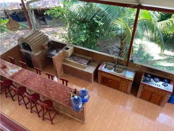 VENTA DE CASA + TERRENO BUEN CLIMA