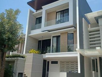 Rumah Baru Split Level Granada Lokasi Kawasan Elite, Fasilitas Lengkap