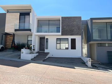 CASA NUEVA, MODERNA EN VENTA LOMALTA, MORELIA CASA CLUB, GIMNASIO, CANCHAS, ETC.