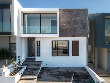 CASA NUEVA, MODERNA EN VENTA LOMALTA, MORELIA CASA CLUB, GIMNASIO, CANCHAS, ETC.