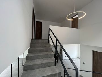 CASA NUEVA, MODERNA EN VENTA LOMALTA, MORELIA CASA CLUB, GIMNASIO, CANCHAS, ETC.