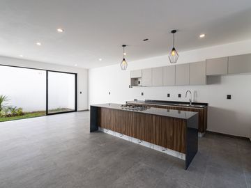 CASA NUEVA, MODERNA EN VENTA LOMALTA, MORELIA CASA CLUB, GIMNASIO, CANCHAS, ETC.