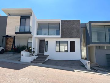 CASA NUEVA, MODERNA EN VENTA LOMALTA, MORELIA CASA CLUB, GIMNASIO, CANCHAS, ETC.
