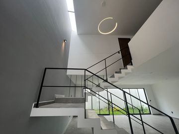 CASA NUEVA, MODERNA EN VENTA LOMALTA, MORELIA CASA CLUB, GIMNASIO, CANCHAS, ETC.
