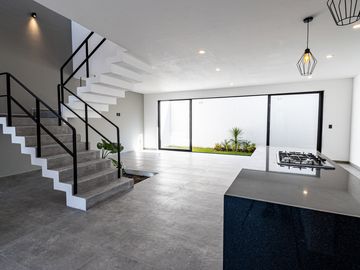 CASA NUEVA, MODERNA EN VENTA LOMALTA, MORELIA CASA CLUB, GIMNASIO, CANCHAS, ETC.