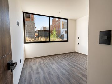 CASA NUEVA, MODERNA EN VENTA LOMALTA, MORELIA CASA CLUB, GIMNASIO, CANCHAS, ETC.