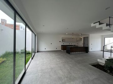 CASA NUEVA, MODERNA EN VENTA LOMALTA, MORELIA CASA CLUB, GIMNASIO, CANCHAS, ETC.