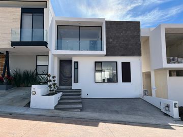 CASA NUEVA, MODERNA EN VENTA LOMALTA, MORELIA CASA CLUB, GIMNASIO, CANCHAS, ETC.