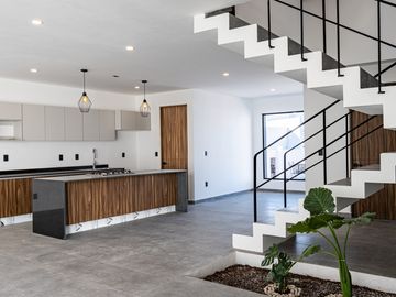 CASA NUEVA, MODERNA EN VENTA LOMALTA, MORELIA CASA CLUB, GIMNASIO, CANCHAS, ETC.